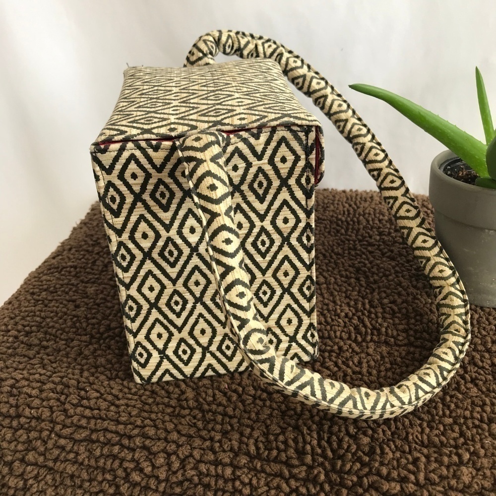 Poesis Diamond Pattern Square Purse/Bag - Picture 2 of 6